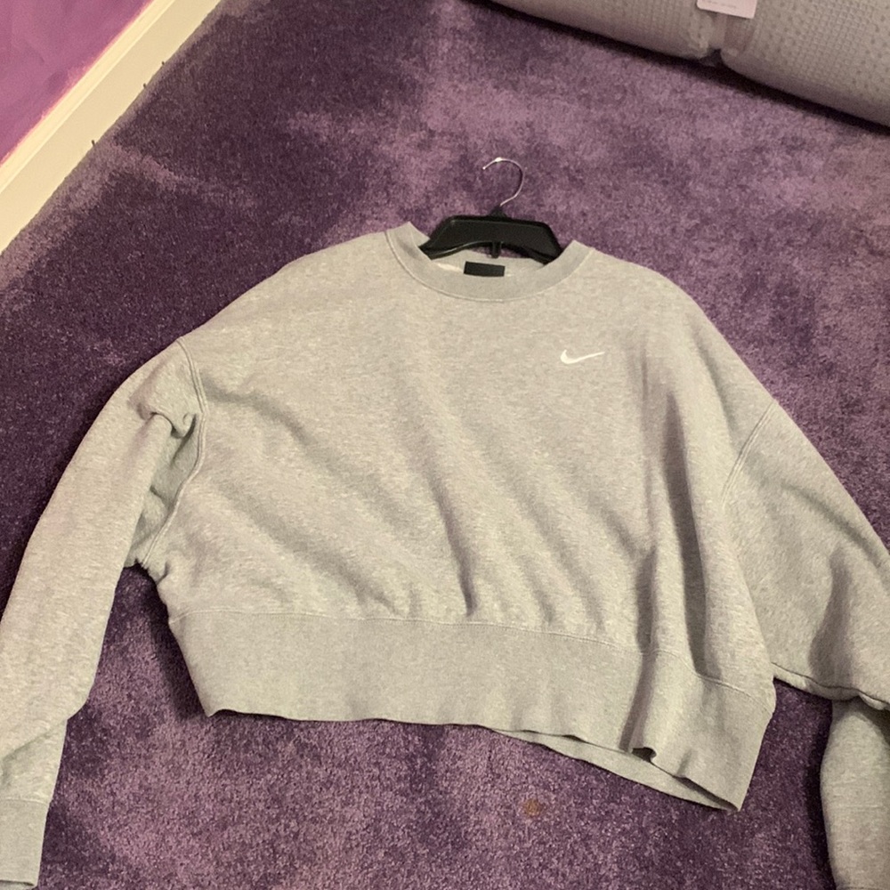 Gray oversized boxy Nike heather gray sweatshirt crewneck sweater